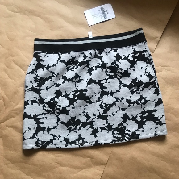 NWT fabletics skirt - Picture 1 of 5